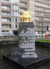 Memorial to Baron Jean de Selys Longchamps outside 453 Avenue Louise