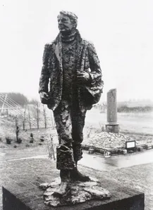Line Crossers memorial statue at Lage Zwaluwe